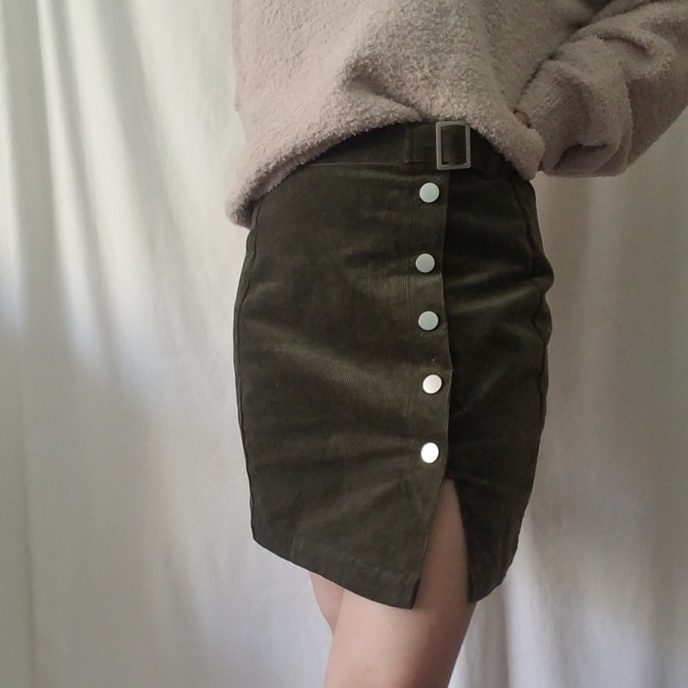 Corduroy Skirt (Olive) 🌟Accepting all offers🌟